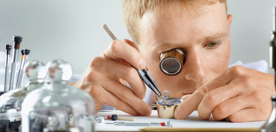 天梭手表坏了怎么修（天梭手表电池漏液）